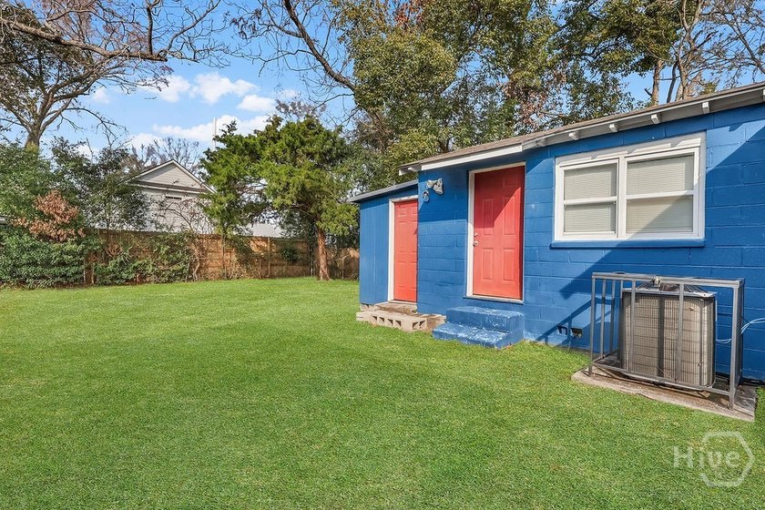 Charming 3-bedroom, 1-bath home located just minutes from - photo 25