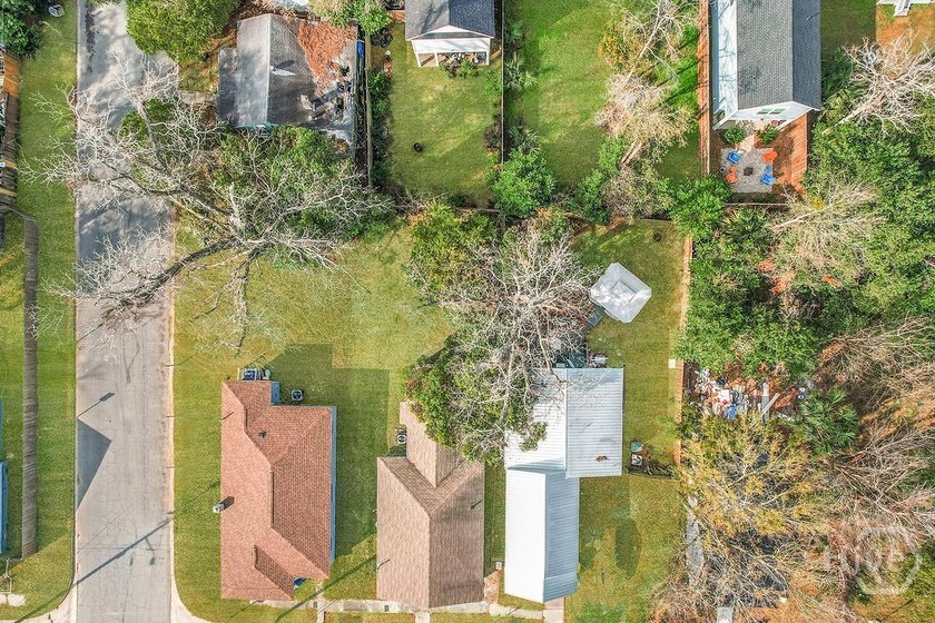 Charming 3-bedroom, 1-bath home located just minutes from - photo 33