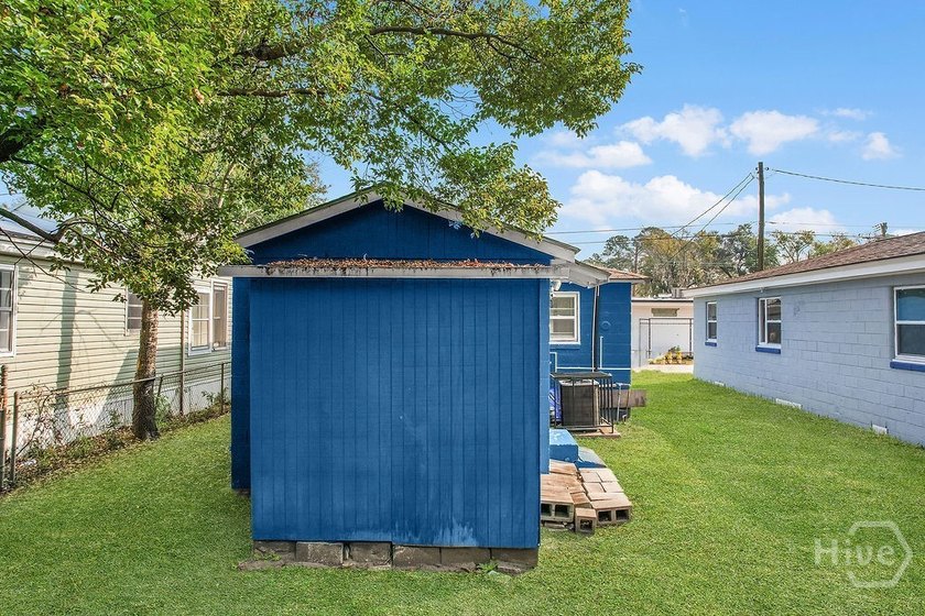 Charming 3-bedroom, 1-bath home located just minutes from - photo 35