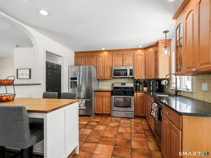 An exceptional opportunity to live in one of Trumbull's - photo 8