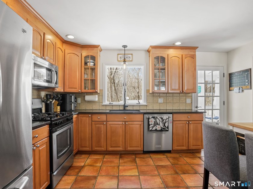 An exceptional opportunity to live in one of Trumbull's - photo 9