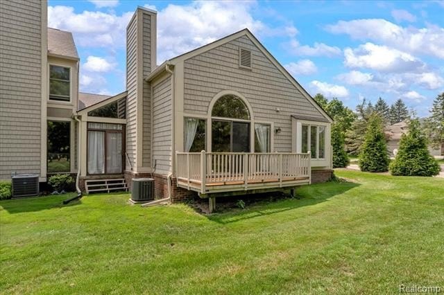 Completely updated end-unit ranch in sought-after The Heathers - photo 29