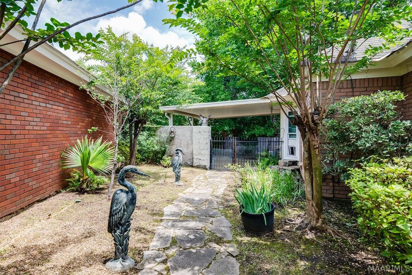 Beautifully maintained 2-bedroom, 2-bath brick garden home - photo 30