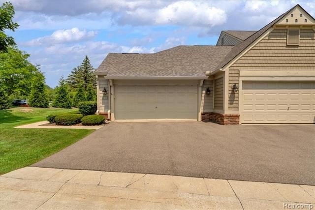 Completely updated end-unit ranch in sought-after The Heathers - photo 30