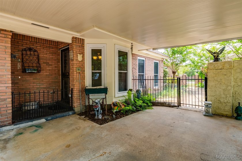 Beautifully maintained 2-bedroom, 2-bath brick garden home - photo 33
