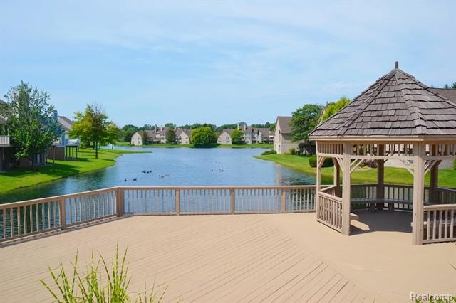 Completely updated end-unit ranch in sought-after The Heathers - photo 43