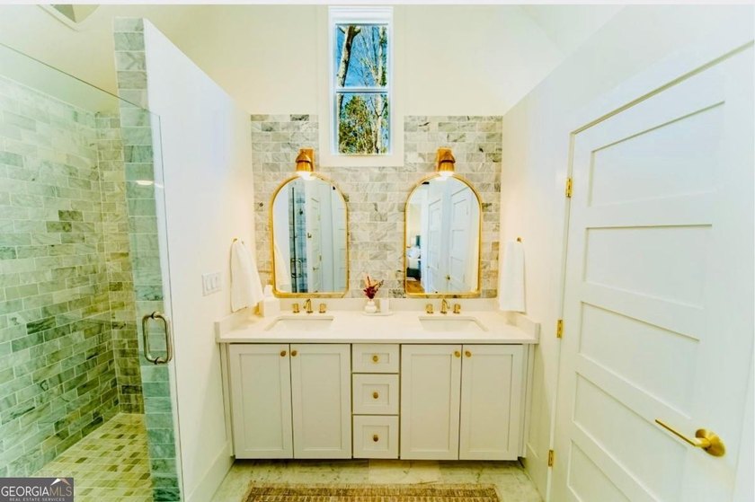 This Modern Shotgun Home is modeled after the classic Southern - photo 5