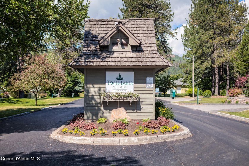 SINGLE-LEVEL TOWNHOME WITH COUNTRY CLUB AMENITIES! Enjoy - photo 50