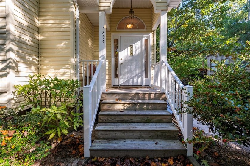 Beautifully refreshed single-level home in the amenity-rich - photo 4
