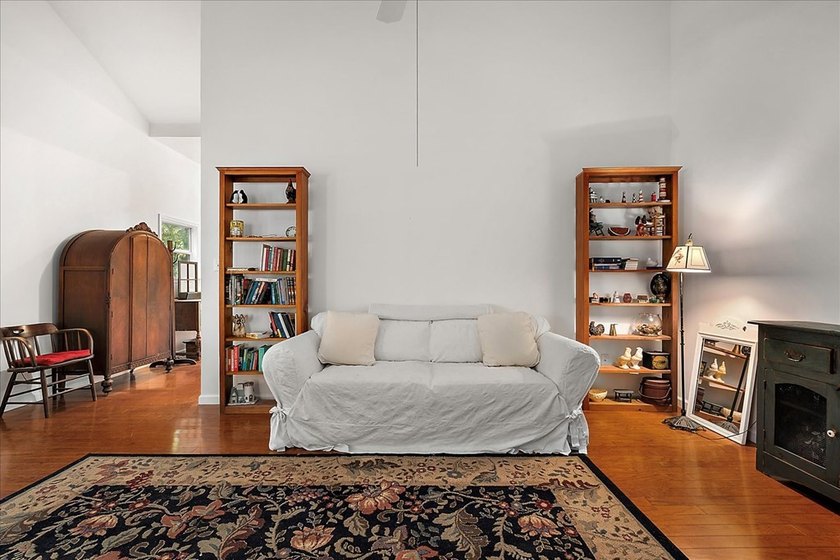 Beautifully refreshed single-level home in the amenity-rich - photo 9