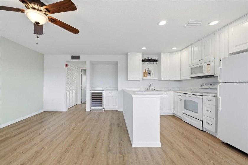 Well-maintained one-bedroom residence in 55+ community featuring - photo 3