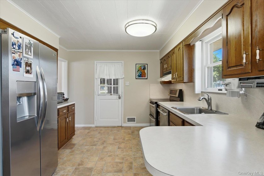 Located in the desirable Hampton West Estates community of - photo 9