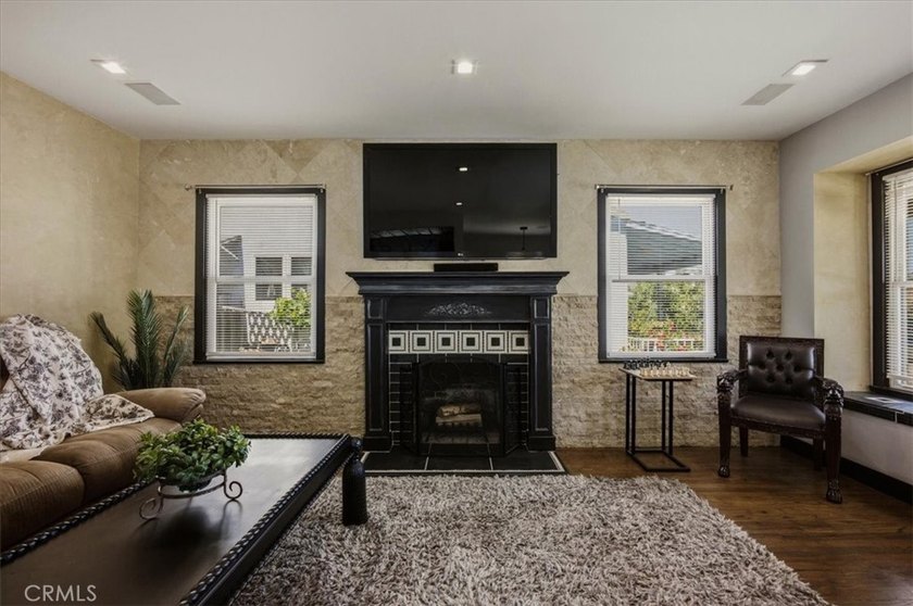 RARE 500 Sq Ft PRIMARY SUITE! Price Improvement! Refreshed and - photo 12