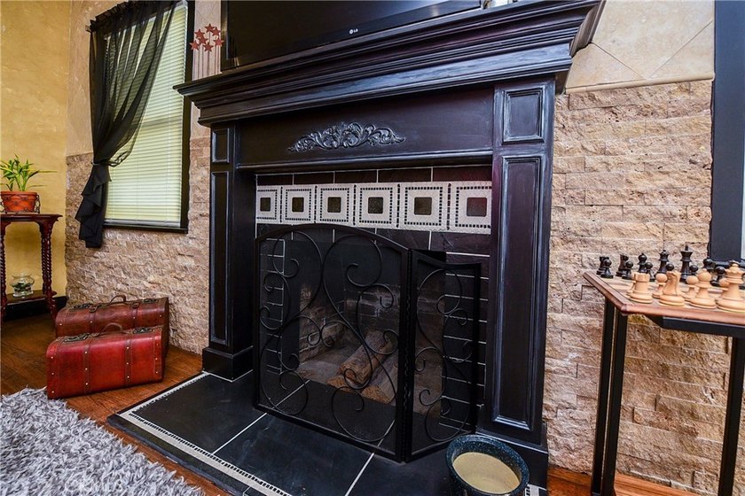 RARE 500 Sq Ft PRIMARY SUITE! Price Improvement! Refreshed and - photo 13