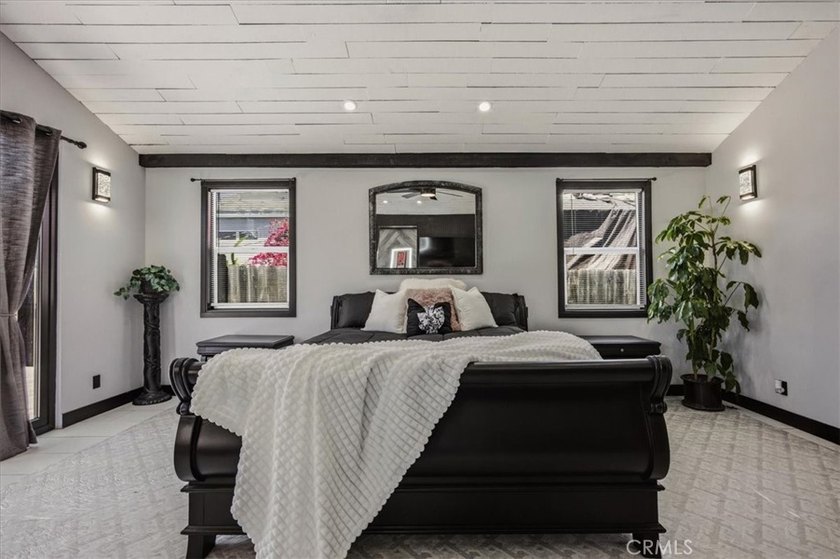 RARE 500 Sq Ft PRIMARY SUITE! Price Improvement! Refreshed and - photo 26