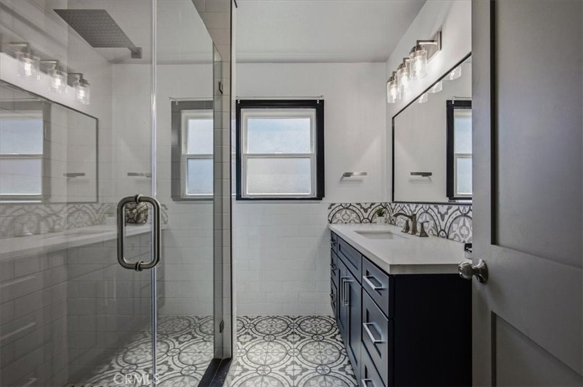 RARE 500 Sq Ft PRIMARY SUITE! Price Improvement! Refreshed and - photo 36