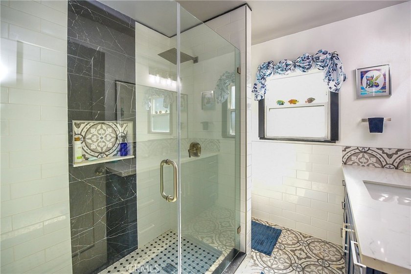 RARE 500 Sq Ft PRIMARY SUITE! Price Improvement! Refreshed and - photo 37