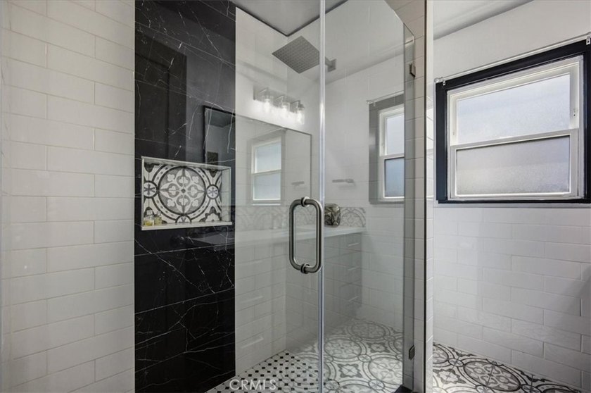 RARE 500 Sq Ft PRIMARY SUITE! Price Improvement! Refreshed and - photo 38
