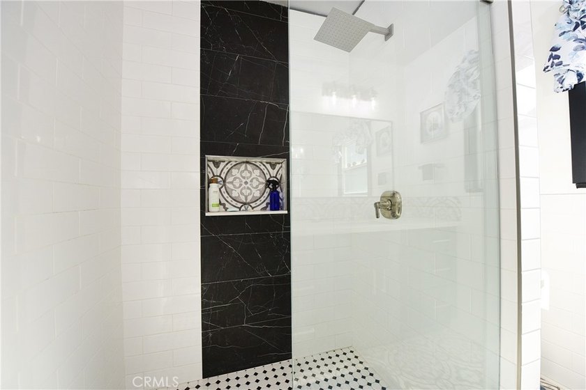 RARE 500 Sq Ft PRIMARY SUITE! Price Improvement! Refreshed and - photo 39