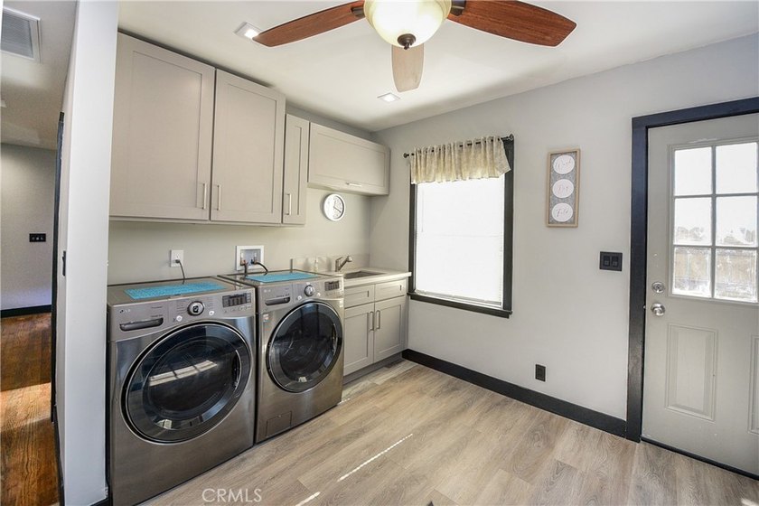 RARE 500 Sq Ft PRIMARY SUITE! Price Improvement! Refreshed and - photo 41