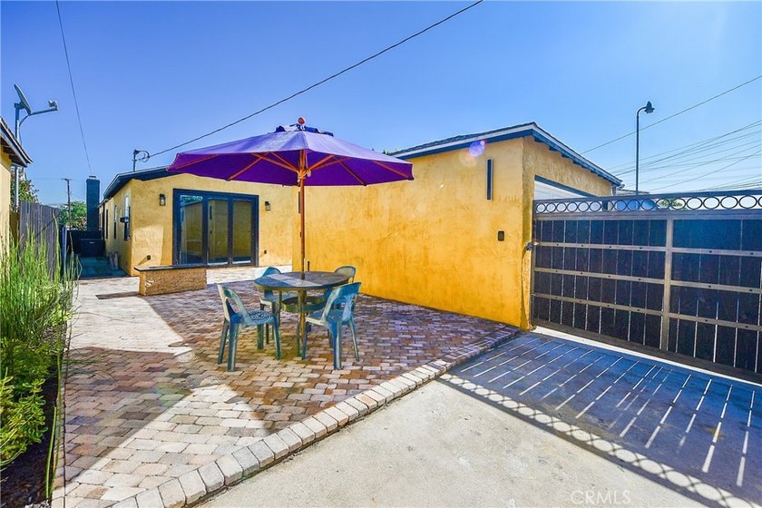 RARE 500 Sq Ft PRIMARY SUITE! Price Improvement! Refreshed and - photo 47