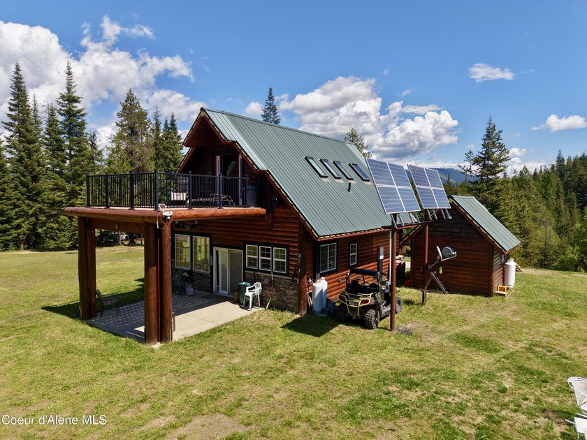 Mountain top retreat! Off-grid log cabin - 30 acres - Three - photo 4