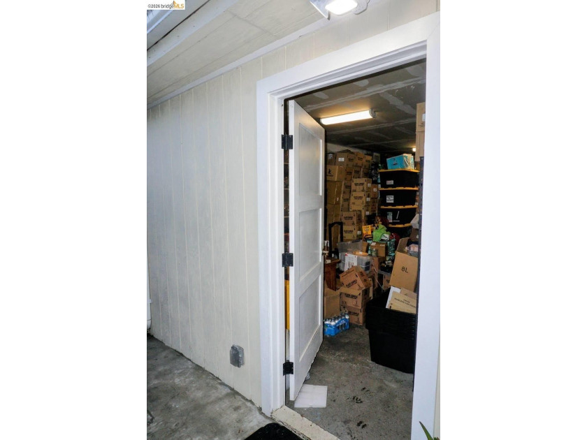 Great opportunity to own a mixed-use property with both - photo 14
