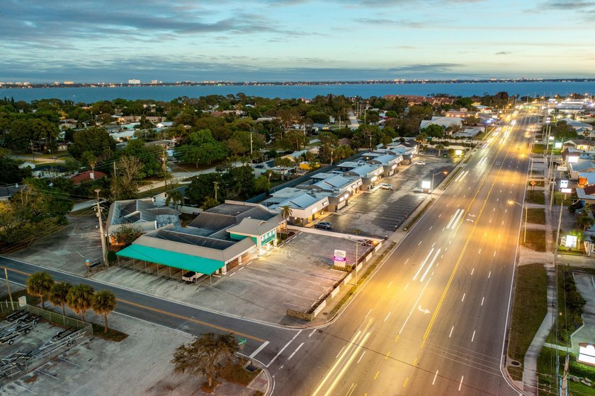 2 OFFICE BUILDINGS located on the corner of US Highway 1 (N - photo 8