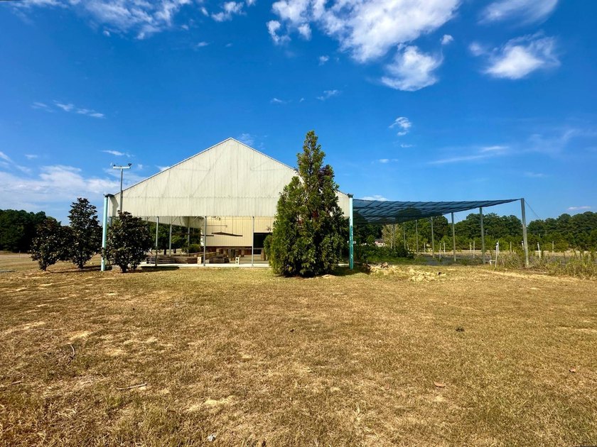 Are you in the market for a commercial property with unbeatable - photo 18