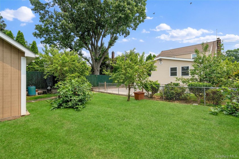 Welcome to this beautifully maintained expanded Cape where - photo 19
