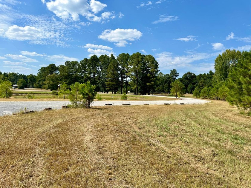 Are you in the market for a commercial property with unbeatable - photo 22