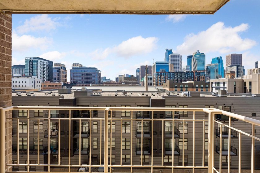 Enjoy sunny South-facing skyline views from this beautifully - photo 5