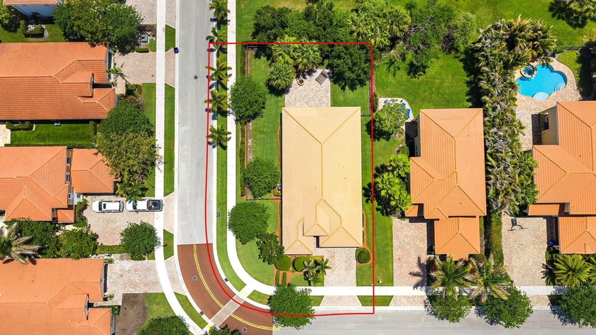 Nestled within the prestigious gated community of Rialto, this - photo 31