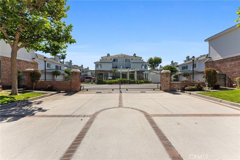 PRICED TO SELL NOW! Nestled on a quiet interior lot within - photo 44