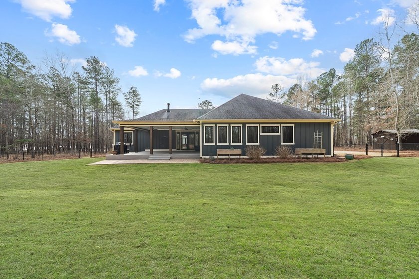 WELCOME HOME TO THIS STUNNING CUSTOM-BUILT ONE-STORY LOCATED ON - photo 47