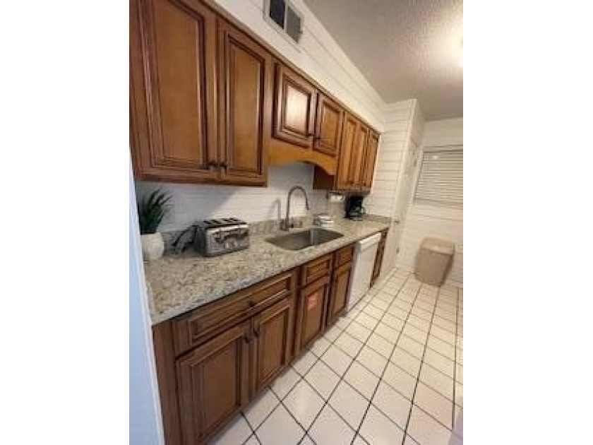 Very nice spacious 2 Bedroom 2 1/2 bath Townhome in Southbay by - photo 7