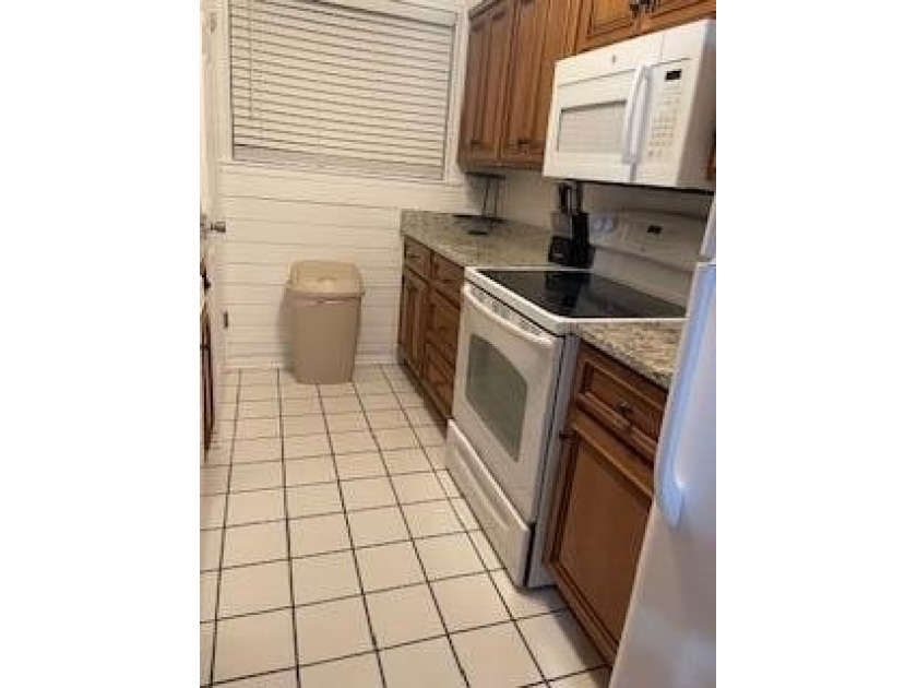 Very nice spacious 2 Bedroom 2 1/2 bath Townhome in Southbay by - photo 8