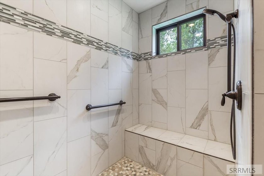 NEW PRICE!! Spectacular newer construction in pristine wooded - photo 34