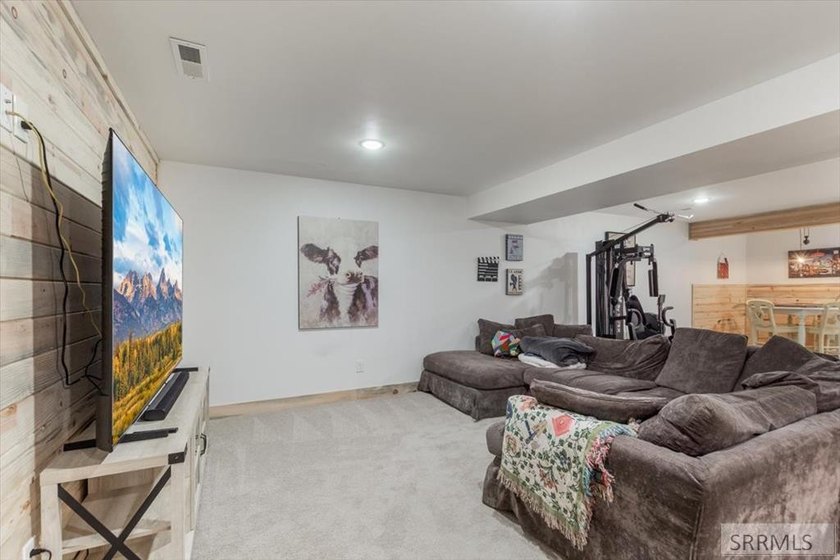 NEW PRICE!! Spectacular newer construction in pristine wooded - photo 42