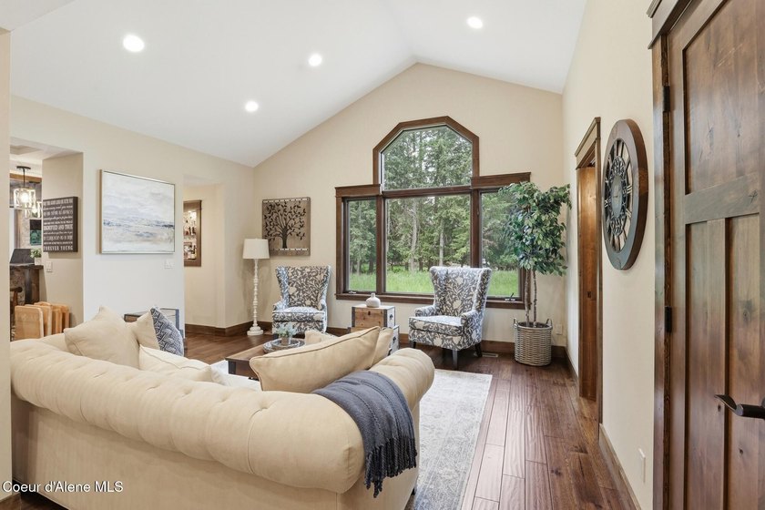 Forest Hills gem in the heart of Hayden! Located in one of the - photo 6