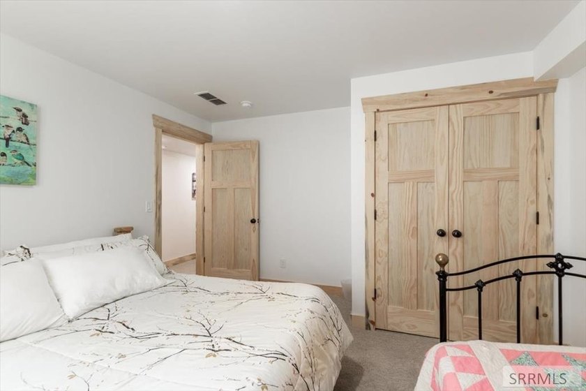 NEW PRICE!! Spectacular newer construction in pristine wooded - photo 46