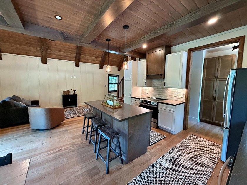 Experience The Kestrel, mountain living at its finest in this - photo 14