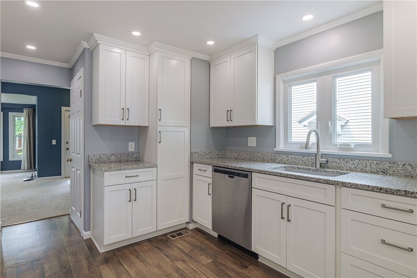 Welcome to Laurelton Rd in the heart of North Winton Village! - photo 15