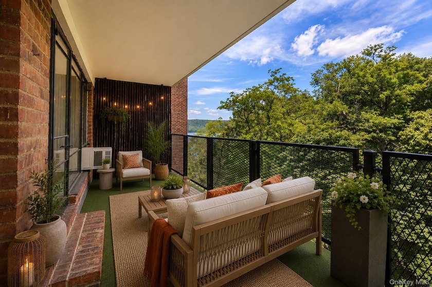 Exciting Exclusive 2 Bedroom, 2 Bathroom! Spectacular apartment - photo 16