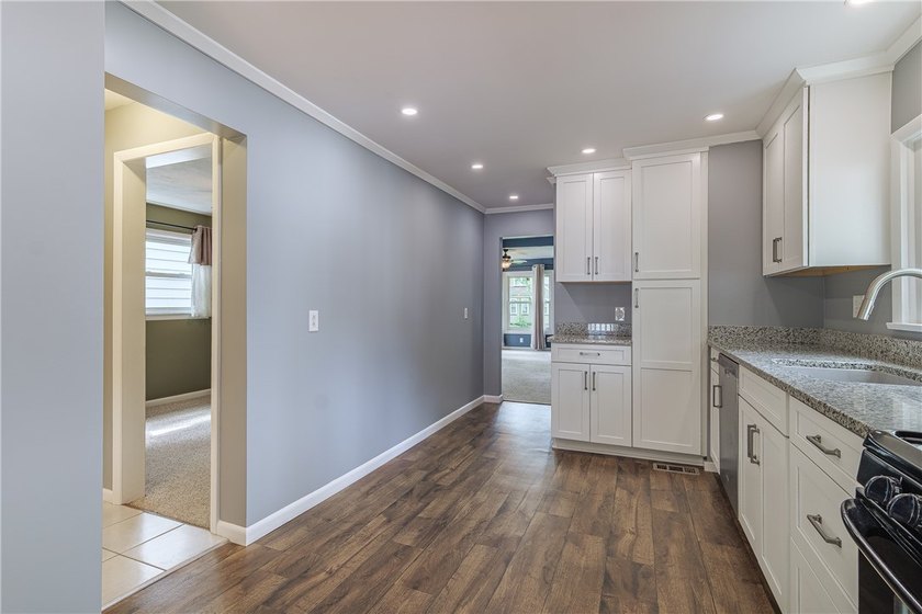Welcome to Laurelton Rd in the heart of North Winton Village! - photo 17
