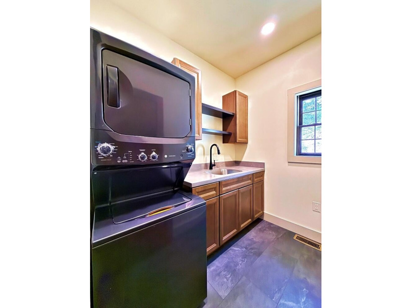 Experience The Kestrel, mountain living at its finest in this - photo 22