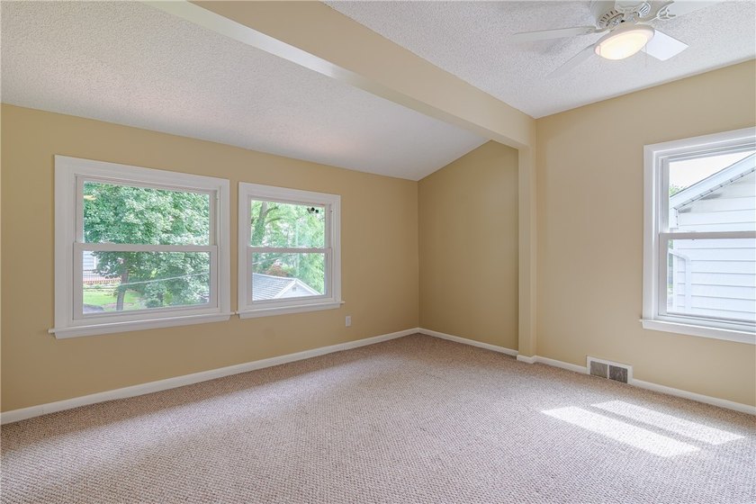 Welcome to Laurelton Rd in the heart of North Winton Village! - photo 25
