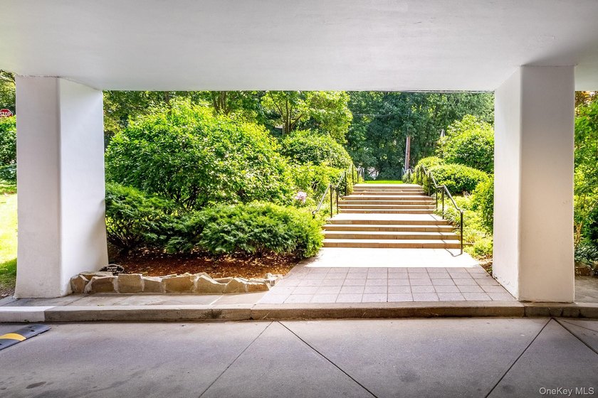 Exciting Exclusive 2 Bedroom, 2 Bathroom! Spectacular apartment - photo 25