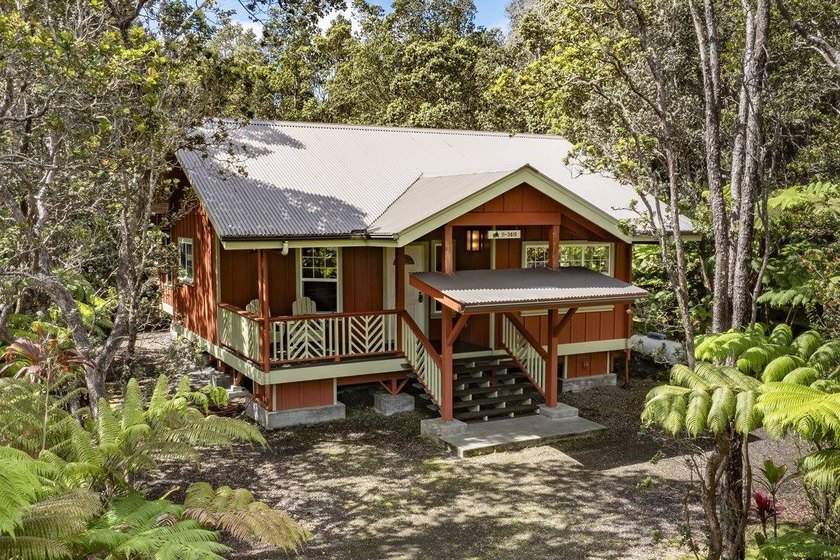 You'll be charmed by this thoughtfully designed custom home - photo 25