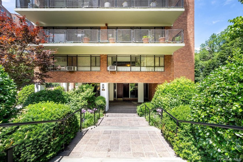 Exciting Exclusive 2 Bedroom, 2 Bathroom! Spectacular apartment - photo 26